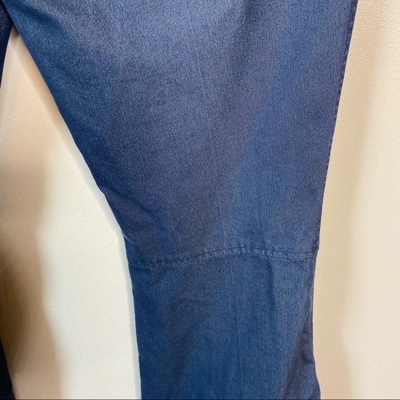 Alice & Olivia Flare Jeans 2 - Picture 7 of 11